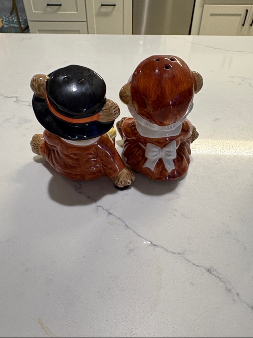 Thanksgiving Bear Salt & Pepper Shakers - Harvest Colors - Picture 4 of 7